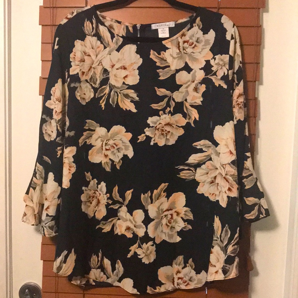 Nouvida Bell Sleeved Plus Top